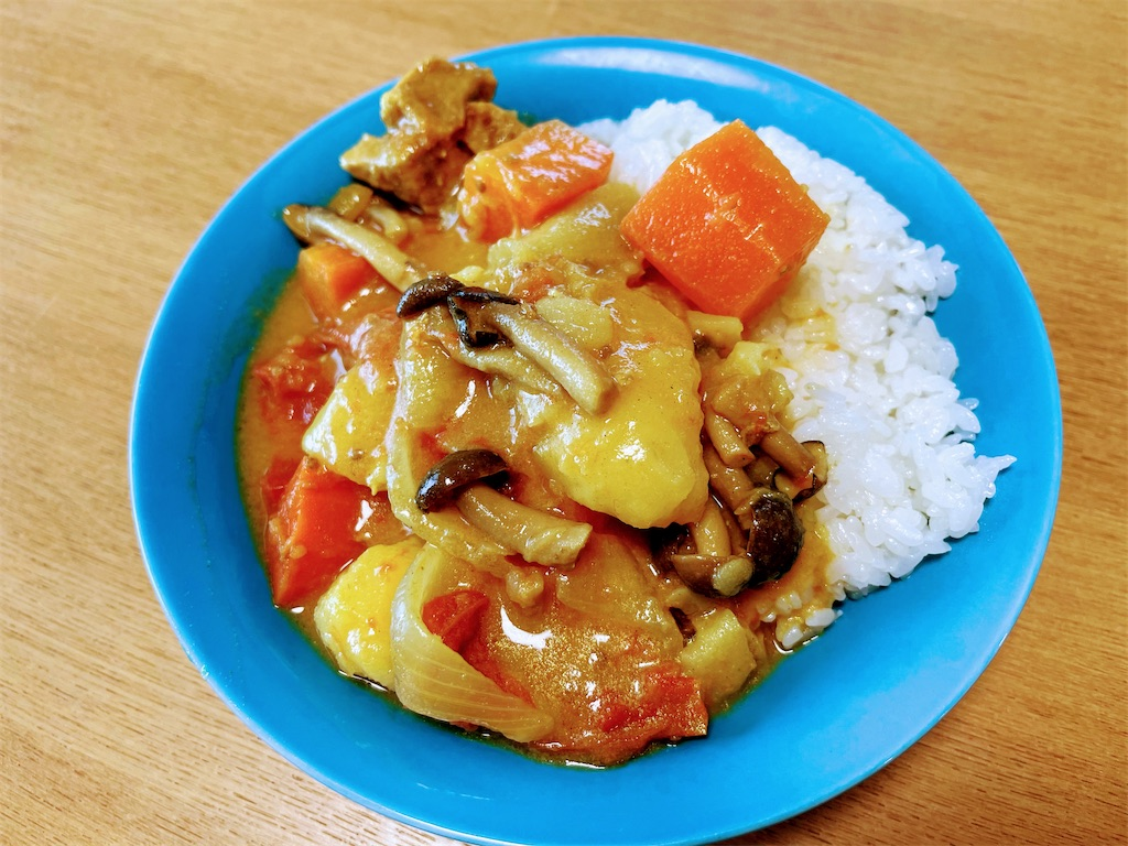 材料を入れすぎて途中で別の鍋に移して完成させたカレー